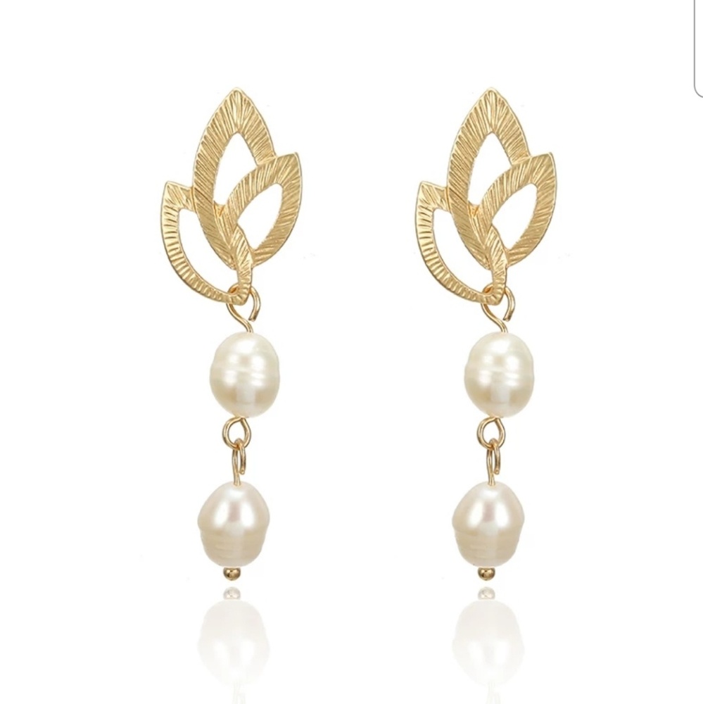 Beautiful Gold Leaves with Dangling Pearls